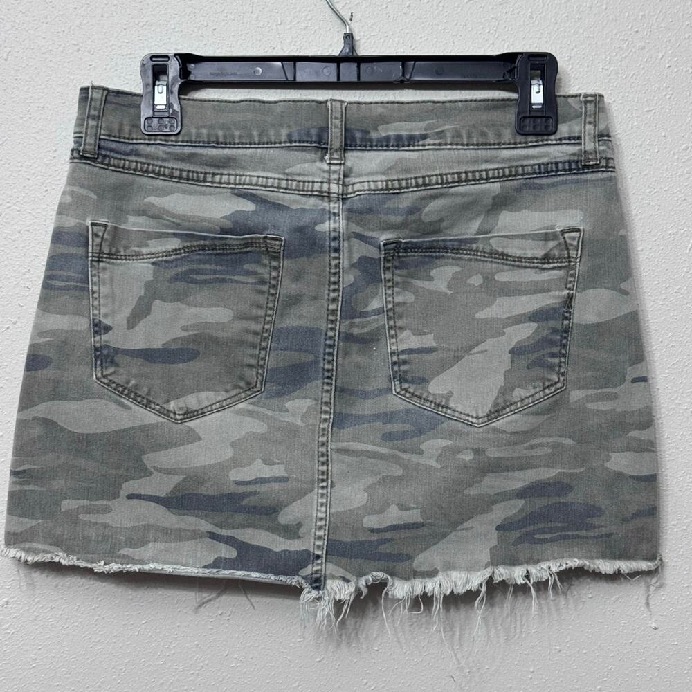 Y2K Express Camo Mini Skirt Sz 6 RawHem MidRise Stretch Grunge Preppy Streetwear - Picture 2 of 5